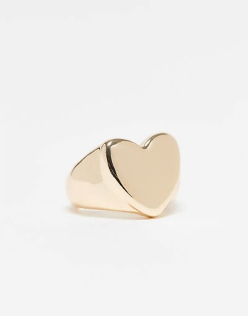 Curve ring with puff heart detail in gold tone