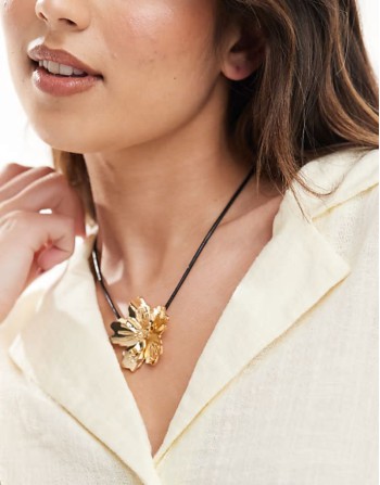 brushed flower cord necklace in gold