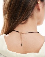 brushed flower cord necklace in gold