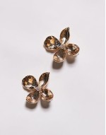 floraluxe floral stud earrings in gold