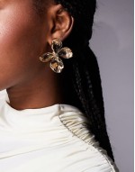 floraluxe floral stud earrings in gold