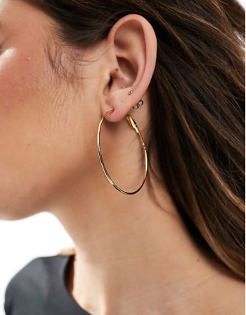 waterproof stainless steel hoop earrings with skinny detail in gold tone