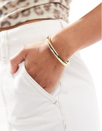 simple bangle bracelet in gold tone